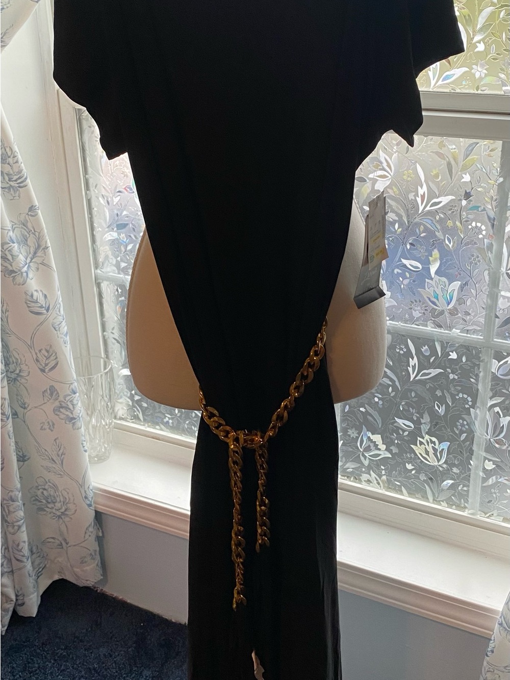 Elegant Black Backless Maxi Dress with Gold Chain Accent